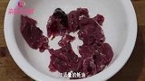 这才是水煮牛肉的正确做法，肉片滑嫩香气四溢，恨不得汤汁都喝完