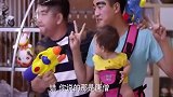 丈夫在家带孩子,不料妻子出差提前回家,打开门的那一刻愣住了