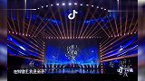 可别让冯巩陈佩斯去颁奖了，包袱一个接着一个，台下大咖乐坏了