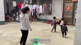 弟媳妇让嫂子在她家吃饭，嫂子说啥也不愿意，嫂子：分家要分清啊