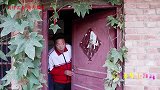 来福吃石榴不懂得分享，没想妈妈给甜甜剥了一整碗石榴籽，太逗了