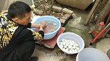 实拍河南农村茅台酒腌鸭蛋，10块钱鸭蛋这么多，真是捡着便宜了