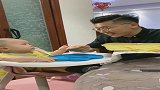 萌娃:我想吃的东西,老爸你一点都不许动