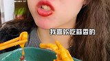 无骨鸡爪 给你们看看零食主播的冰箱，无骨鸡爪，柠檬腌制，酸辣爽口，一口一个根本停不下来节约粮食