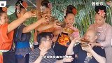 腾格尔被5个女性灌酒，连连摆手多次拒绝，往嘴里塞肉满脸油光