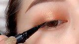 一条干净好看的眼线可以提升整个妆容的档次 所以眼线很重要