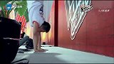中国好声音这哥们太有意思了！嗓子跟个变声器似的，还有谁