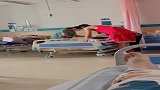 对面床生个女儿，老公盯着看了，自己儿子不看一眼!