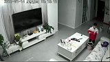 5岁儿子家中玩火差点闯祸, 妈妈有条不紊的教育孩子