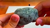 2000的莫西沙翡翠原石，一刀切出来的美丽故事！