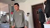 婆婆一来家就丢钱，儿媳装不知，五年后婆婆去世，儿媳成亿万富翁