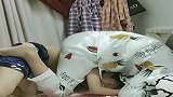 弟弟一大，姐姐打起来就费劲了，打弟弟要趁早，晚了就打不过了！