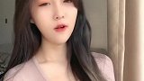 美女长得很清纯，可爱妆容惹人喜欢