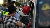 7人座面包车里全是板凳