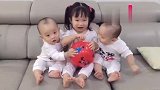 姐姐带着双胞胎弟弟玩，真是个好姐姐，全程都顺着弟弟