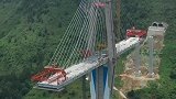 实拍贵州一座300多米高的世界级大桥建造现场，看着腿软