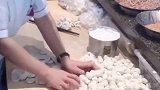 这绝对是高手，饺子皮还能这样做，真是长见识了
