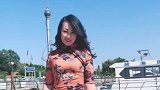奔四大妈魅力黑丝搭配印花裙，比同龄人更性感，不向岁月妥协