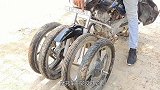 国外自制摩托战车，前轮多增加三个车轮，骑上后瞬间惊呆路人