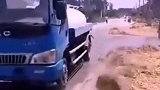 路霸碰上洒水车，真是一物降一物