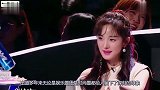 杨幂清新少女装录节目，五颜六色的春季装扮，扎高马尾美回18岁