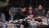 张子枫比她哥哥彭彭还能吃，何炅调侃：没想到妹妹潜力这么大！