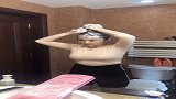 大嫂就是厉害，洗头发都这么豪横，不愧是大哥的女人！