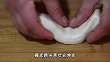 葱油饼酥脆掉渣，其实做法很简单，凉了也不硬，学会了可开店赚钱