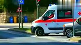 雷诺救护车，使用的警笛声，绝对是全球最搞笑的让它逗死了1