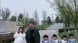 萌娃：家有四胞胎女儿，爸爸和女儿们是真爱，妈妈是多余的