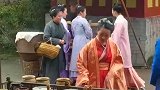 拍古装戏，群众演员逛街就行了，片酬100元一天