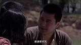 小伙出了个主意，故意引暴炸弹让敌人听见