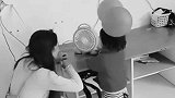 监控下的一幕，保姆居然这样带孩子