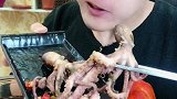 帅小伙来2只八爪鱼
