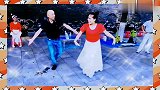 新疆舞，王子与公主激情热舞，热度超吐鲁番