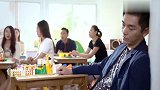 家长去开家长会,竟在教室里睡着了还打呼噜,太搞笑了!