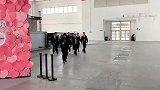 吴季峰现身doki市集，这颜值和笑容太可了