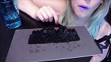 Mystic小姐姐吃笔芯吃的好欢快，是甜的吗