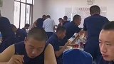 消防员集体吃火锅