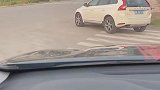 路怒症遇到豪车，结果你猜怎样