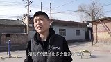 小伙摆摊玩抽钱游戏，美女轻松赢走三百元，太逗了
