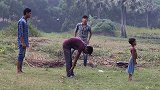 草地上跳马小游戏，一个不慎，真的是全盘皆输啊！