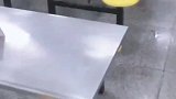 体育课躲进食堂吃饭被发现，仿佛看到了学生时代的我