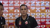 卡纳瓦罗抵达天体笑容依旧 四位U23国脚场边叙旧不断