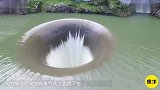 世界上最神秘的3个巨坑,第一是地狱之门,火焰从来没停过