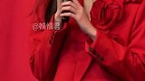 恭喜关晓彤 入驻杜莎成为最年轻的中国女艺人！优秀！红色西装好A 娱情现场