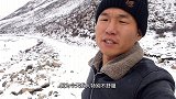 小伙单人自驾西藏遇特大暴雪，道路无法通行被困，被好心藏民收留