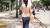 街头看到美女赶快拍了下来，没想到却拍到不耻一幕