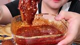 看胖姐吃牛蹄筋美食真是过瘾，太馋人了