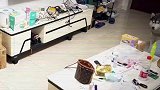 女子替姐妹照顾傻狗，人和狗总得疯一个